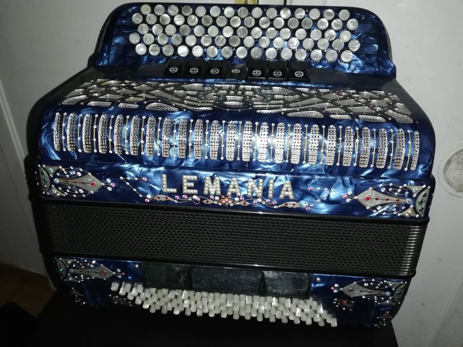 Acordeons em segunda mão