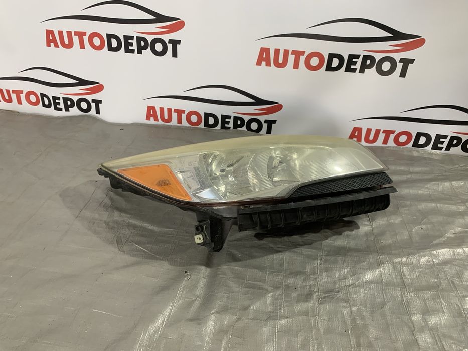 Фара правая Ford Escape 2013-2016 галоген