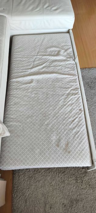 Sofá cama com chaise e arrumação , 200€ negociáveis. Santa iria da Azóia