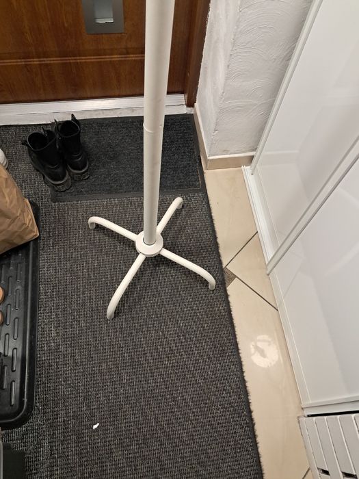 Wieszak stojący ikea biały malowany.