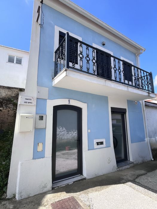 Casa Moradia T3  em Quebradas