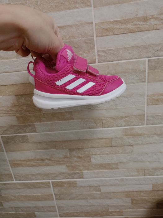 Кросівки Adidas для дівчинки