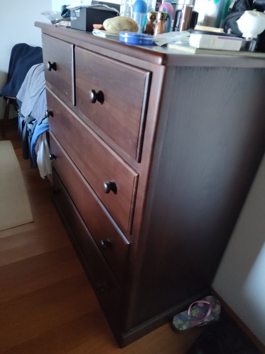 Conjunto de 2 mesas de cabeceira+ Cómoda com gavetas de madeira