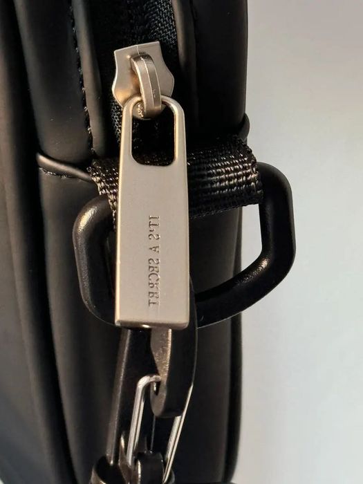 Мессенджер через плече Trapstar Crossbody Bag чорна.