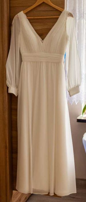 Suknia ślubna z rękawem.