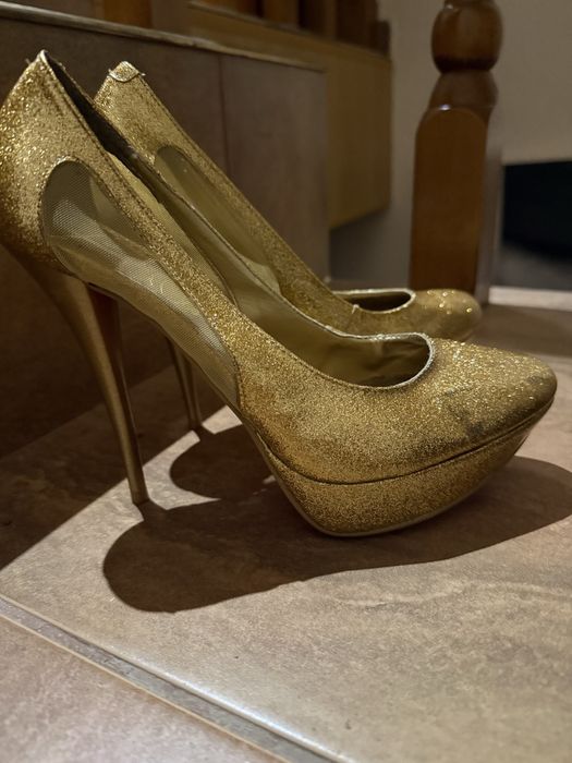 Туфлі 37 розмір на 24 см стелька