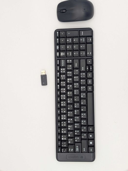 Teclados de computador (conjunto de 6), sendo dois deles flexíveis, e um BT.