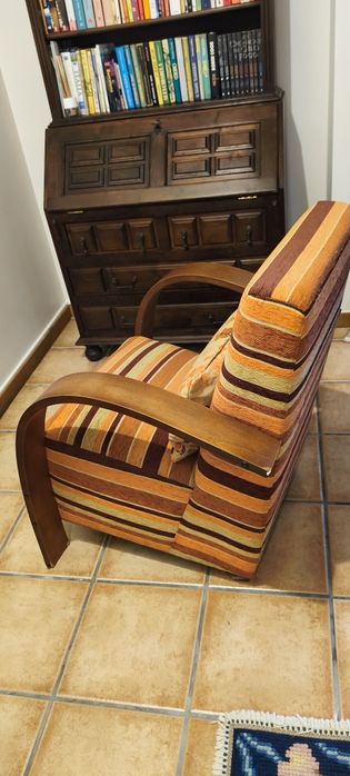 Poltrona em tecido com almofada