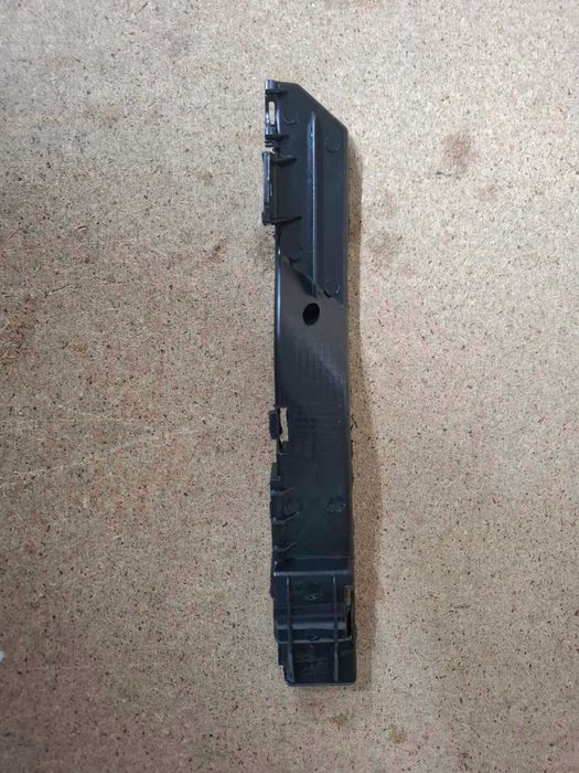 Кріплення бампера праве Fiat Freemont Dodge Journey