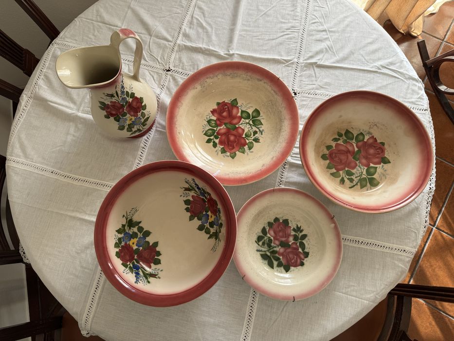 Loiça muito antiga da fábrica de Sacavém e outros