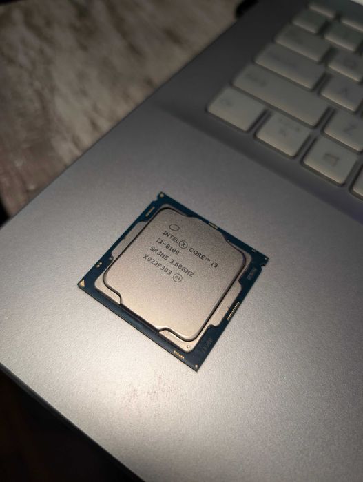 Sprzedam procesor Intel Core i3-8100 (Socket 1151) | Idealny stan, 100% sprawny