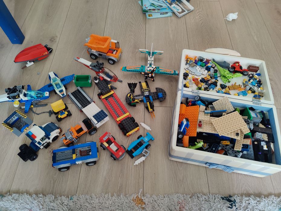 Pudło LEGO ,elementy ,części klocki luzem figurki auta