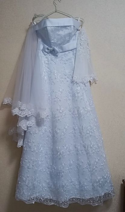 Весільна сукня..