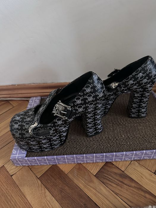 Туфлі Demonia з черепом
