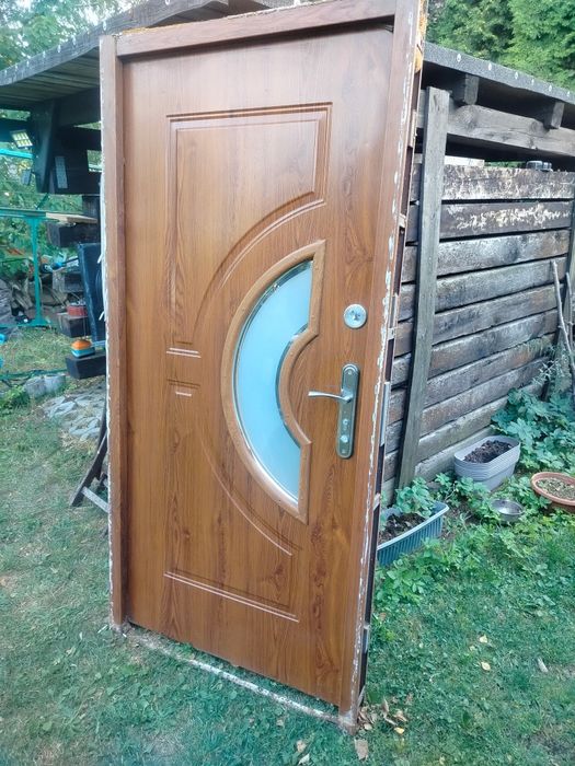 Drzwi zewnętrzne  Prawe 90 cm.