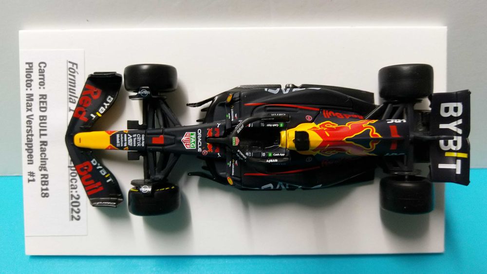 Red Bull RB18 #1 Verstappen - Campeão Mundial F1 2022 - Miniatura 1/43