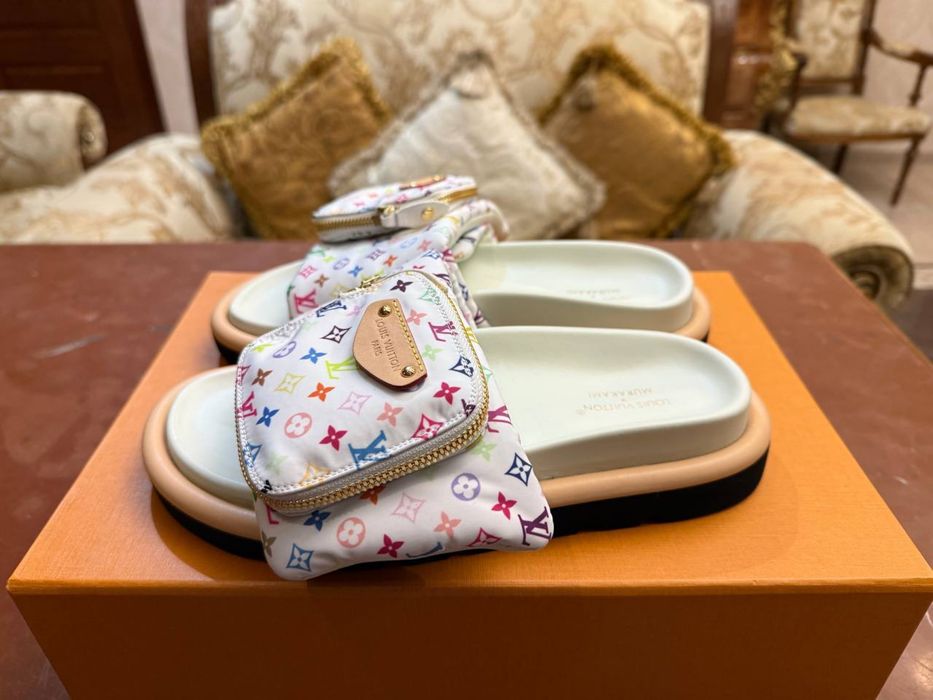 Шльопки від Louis Vuitton