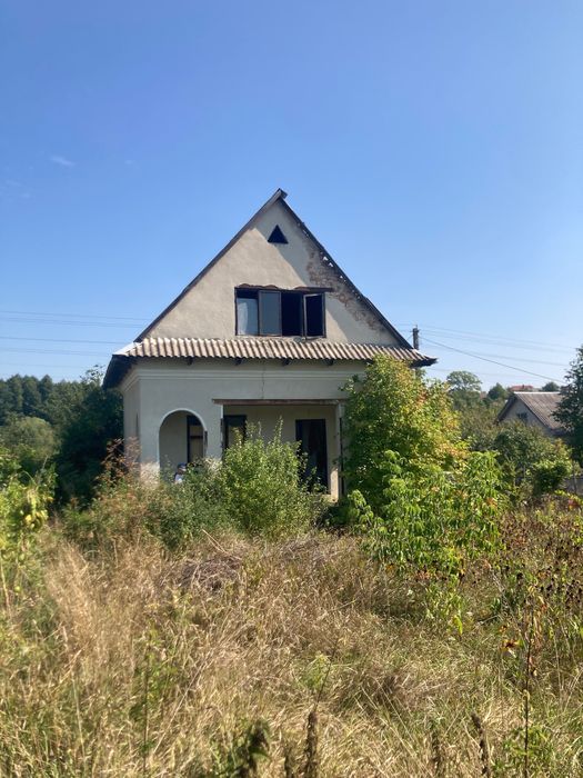 Земельна ділянка з будиночком