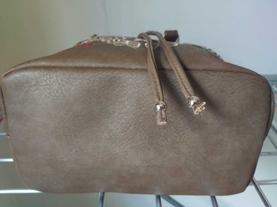 Mala ou carteira de mão