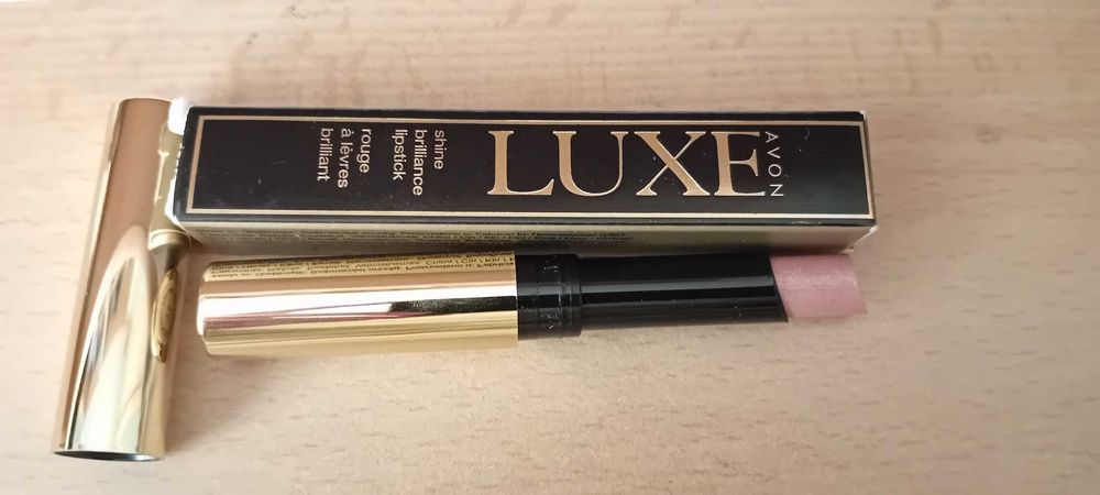 Błyszcząca szminka Luxe z Avon!