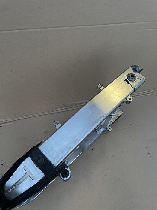 Wahacz Suzuki sv650 03- ośka oś tył