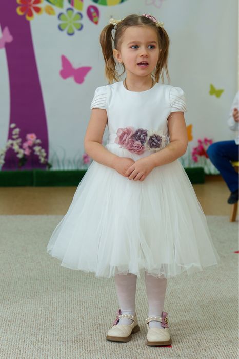 Сукня святкова біла костюм нарядний вишиванка комплект джинси плаття