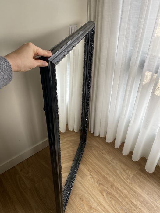 Espelho lacado com rebordo preto