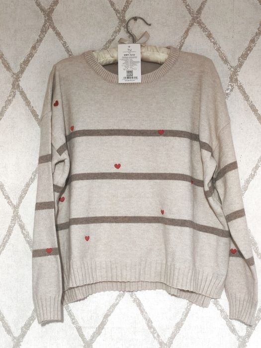 Nowy beżowy sweter z serduszkami