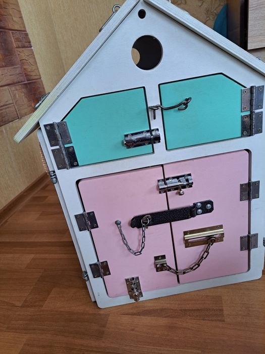 Бізікуб. Бізі борд. Бізі будинок