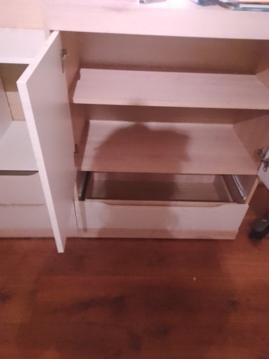 Sprzedam meble w kolorze białym