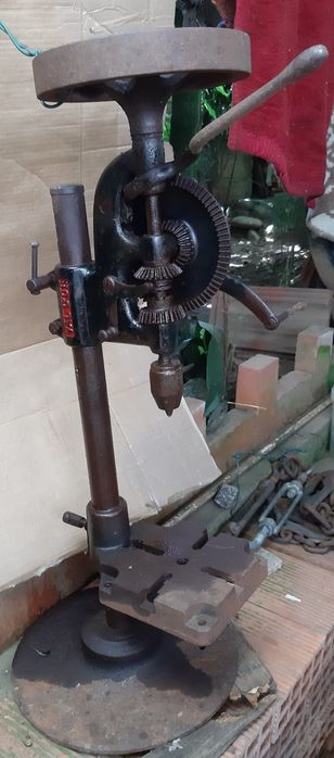 Máquina de furar antiga