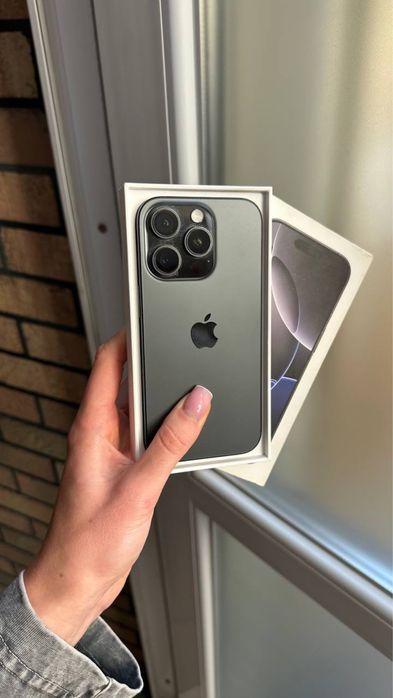 Apple iPhone  16 Pro 128Gb. (Black Titanium)