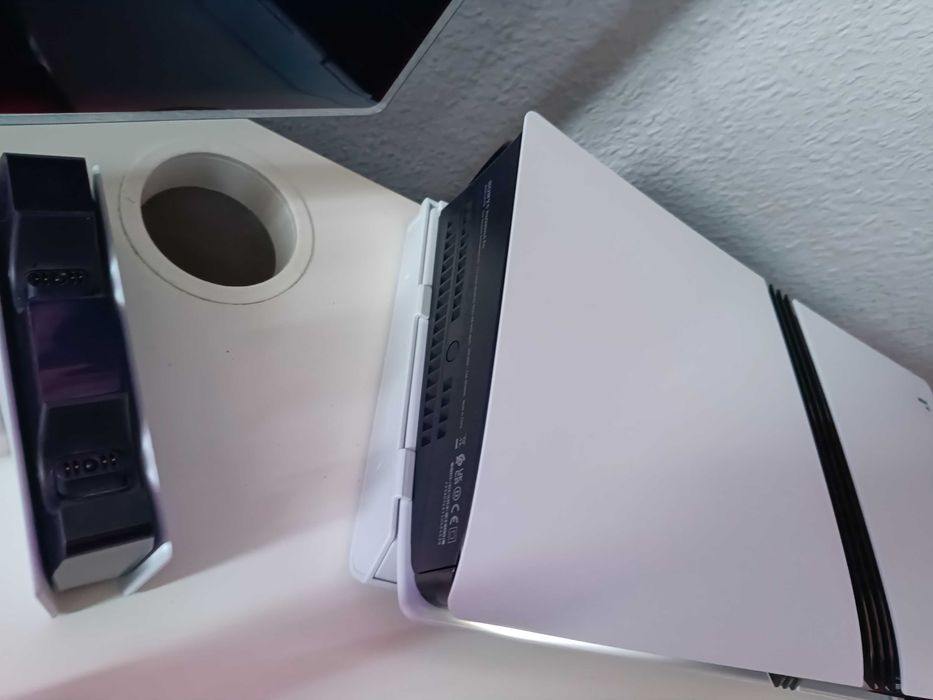 PS5 pro sprzedam 2tb