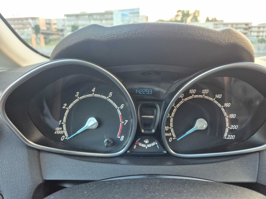 Ford Fiesta 1.2 gasolina foto 5