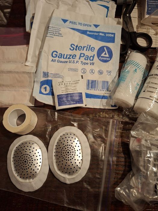 Військова тактична індивідуальна  аптечка . З іTCLamp .Для шарящіх!!