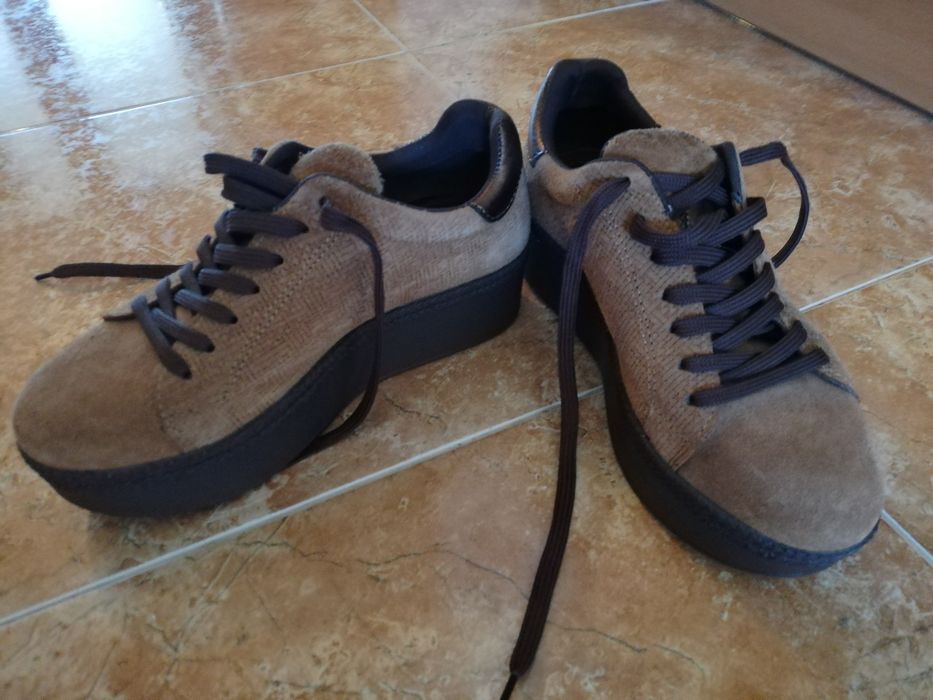 Sapatos marca CARNEIROS