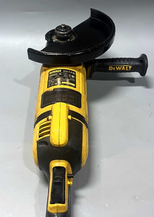 DEWALT DWE4579-QS – szlifierka kątowa 230 mm / 2600 W