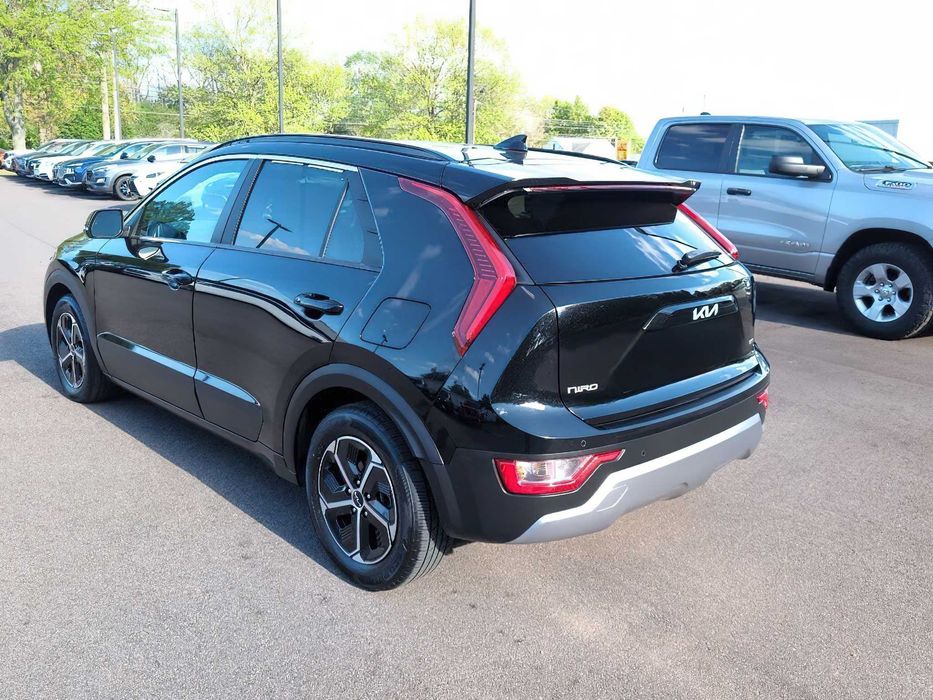 Kia Niro EX Hybrid      2023