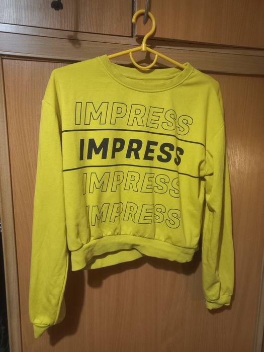 Женский свитшот жёлтый