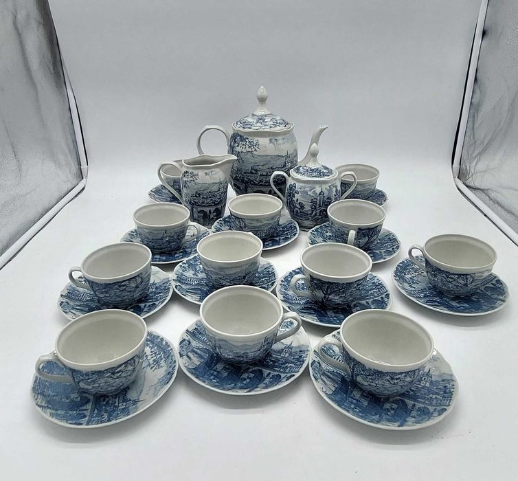 Serviço de Chá para 12 Pessoas em Porcelana de Coimbra