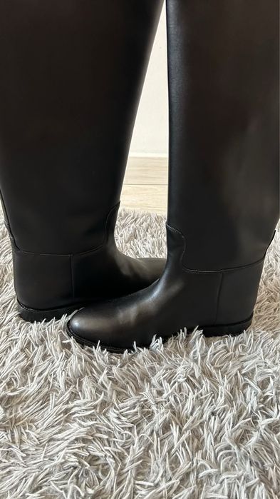 Skórzane botki . Nowe.