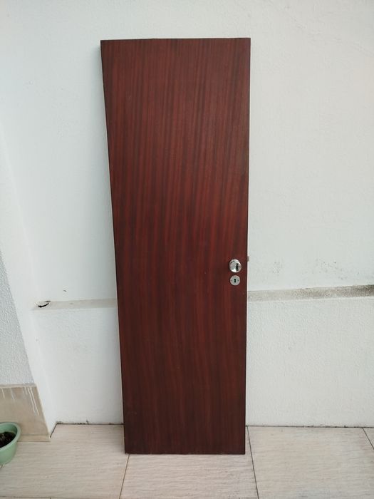 Porta interior esquerda