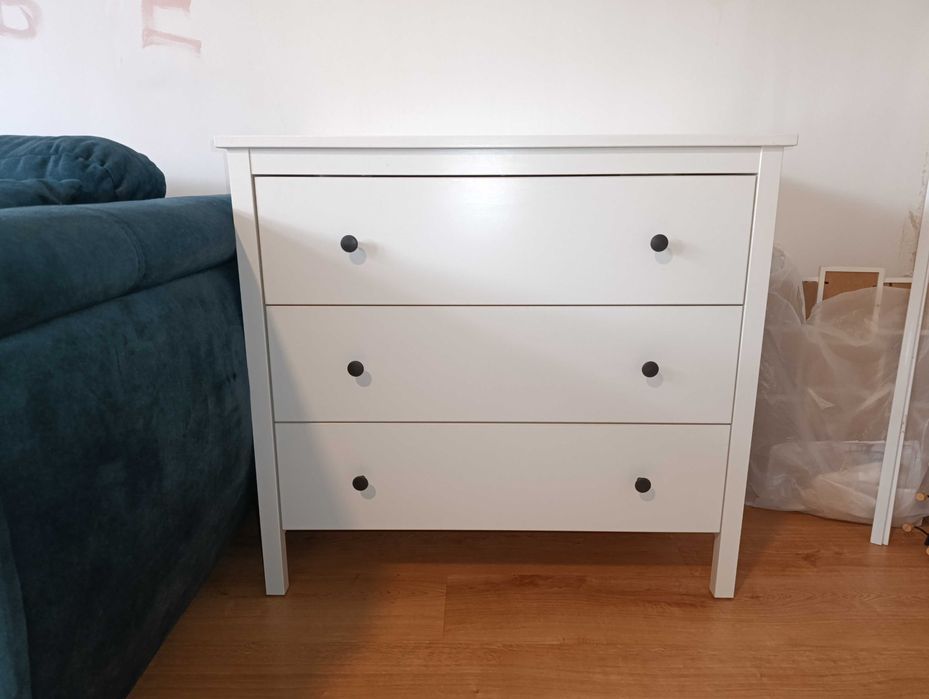 Biała komoda Ikea Hemnes