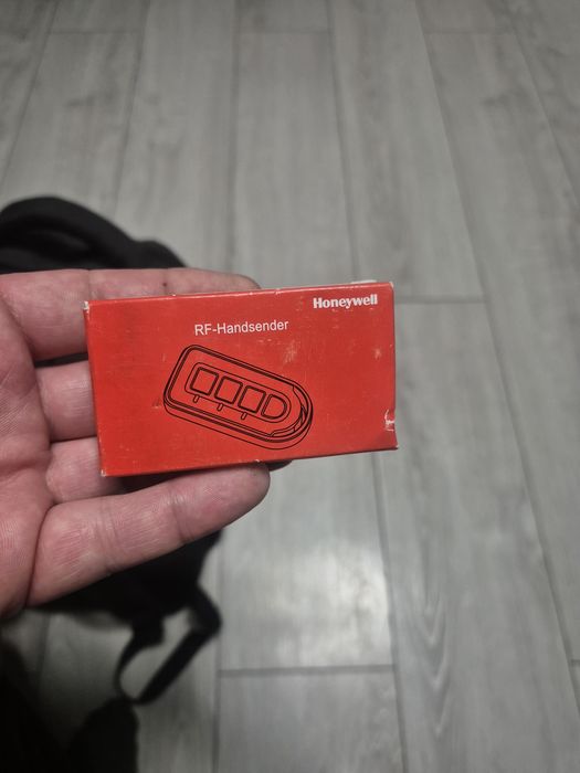 Pliot zdalnego sterowania honeywell.