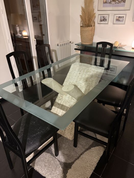 Conjunto de sala de jantar e moveis de apoio