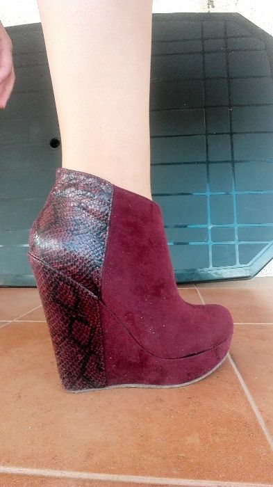 botim elegante cor beringela