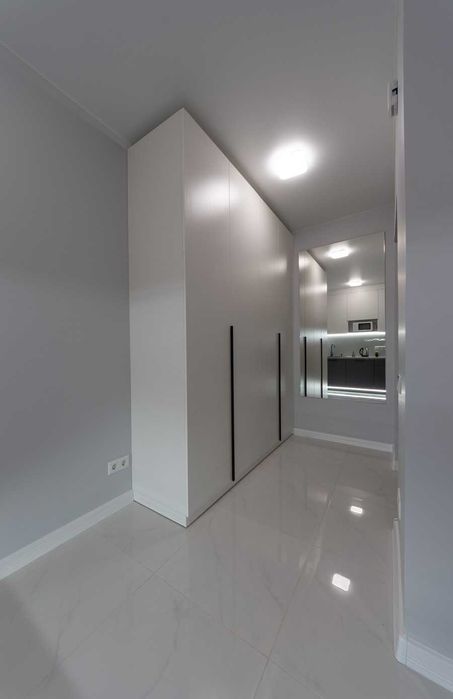 Подобово - студія з ремонтом, у будинку з Генератором, 5 хв. до метро.