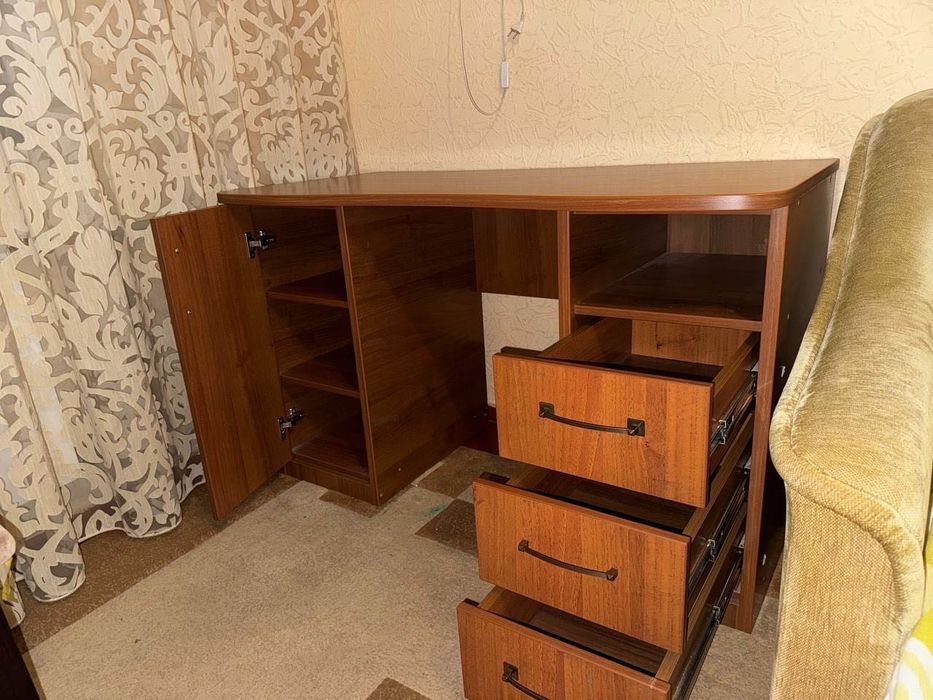 Письменний стіл б/у