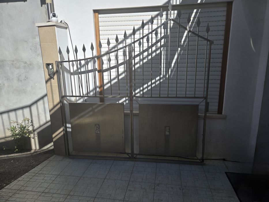 Portão e gradeamento em INOX
