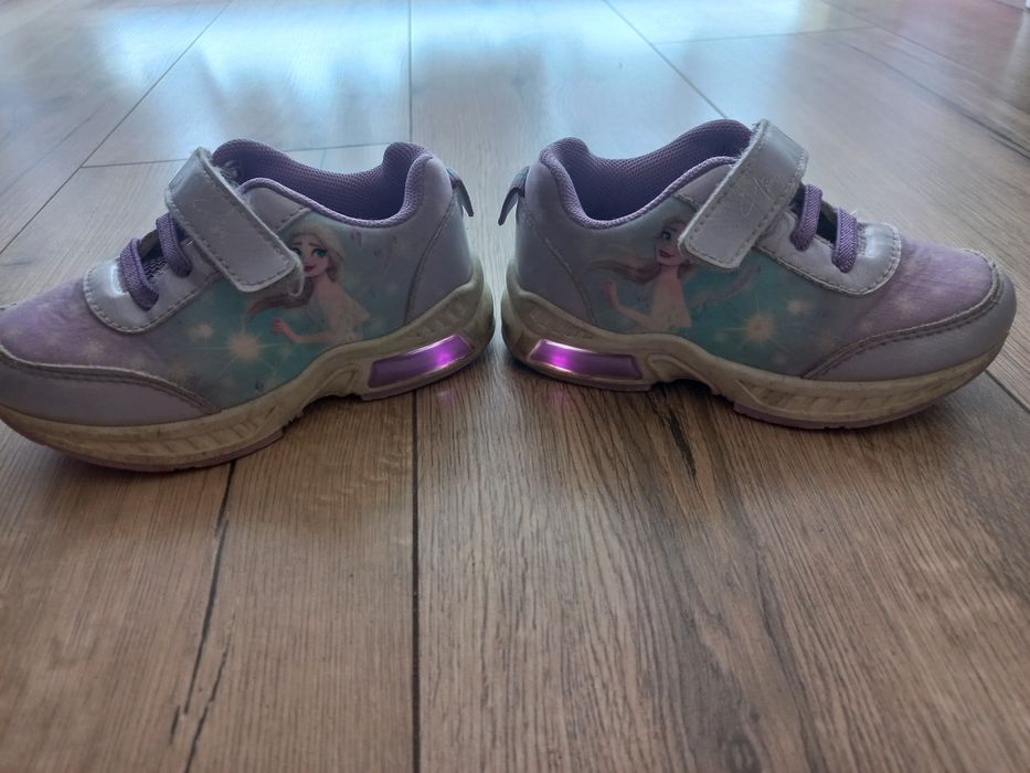 Buty dziewczęce ze świecącą podeszwą